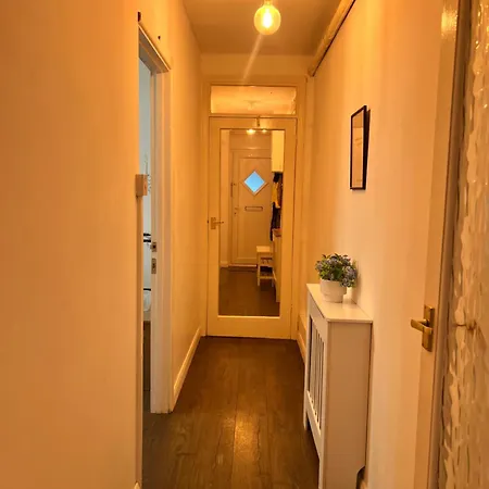 Spacious Apartment - 2 Dogs Live At The Property Brighton Exterior photo
