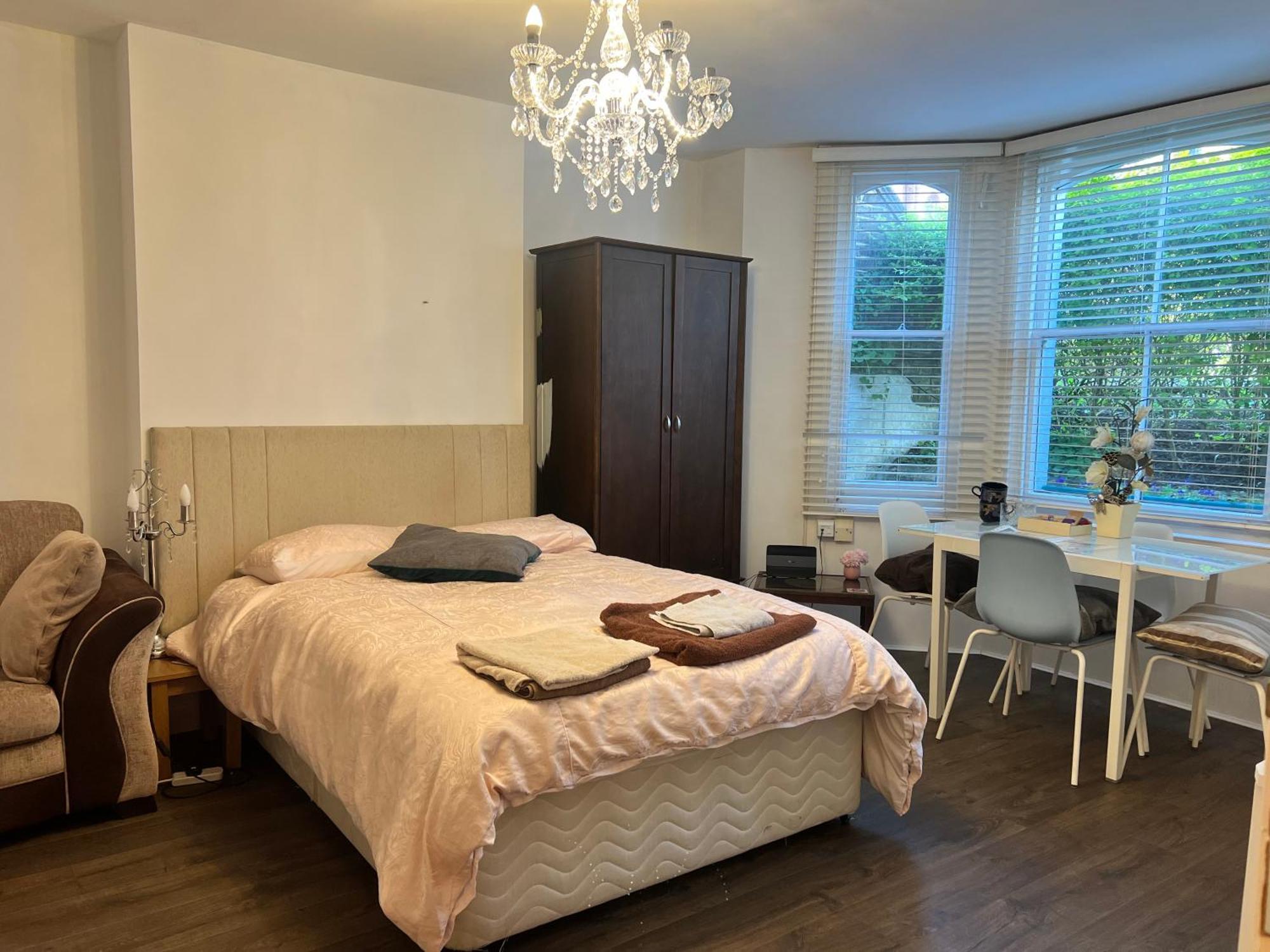 Homestay Spacious Apartment - 2 Dogs Live At The Property *