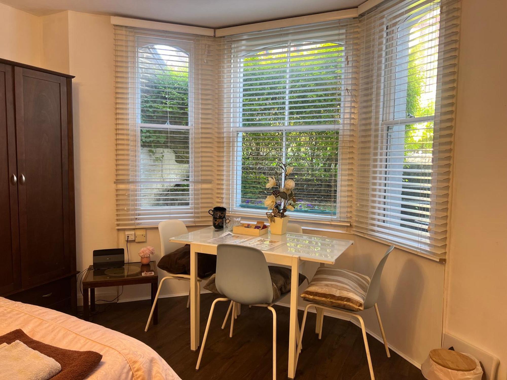 Homestay Spacious - 2 Dogs Live At The